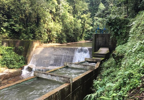 Die Kraft des Wassers nutzen. Teil des Kleinwasserkraftwerkes Ixtal in Guatemala